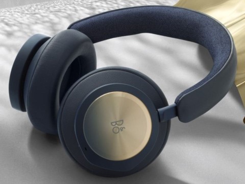 Review Beoplay Portal - Navy