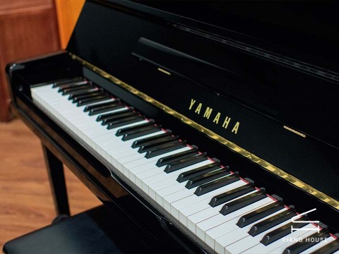 Review Yamaha U100
