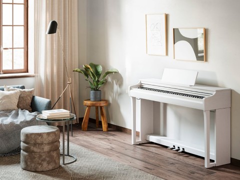 YAMAHA CLP-825 WH