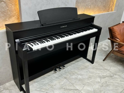 YAMAHA CLP-545 B