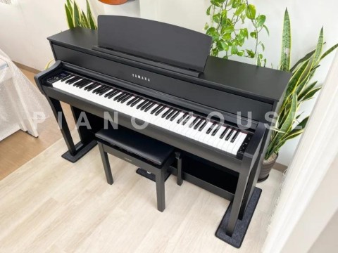 YAMAHA CLP-675 B