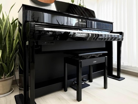 YAMAHA CLP-675 PE