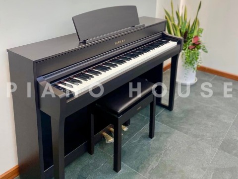 YAMAHA CLP-745 R (USED)