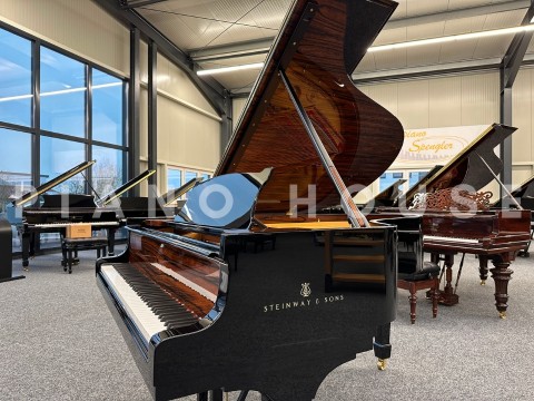 STEINWAY MODEL O-180 (Macassar & Polish Ebony)