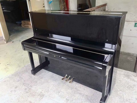 YAMAHA U1M