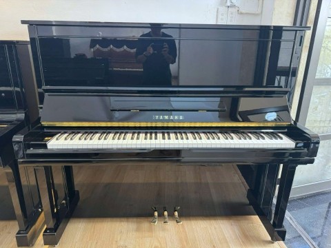 YAMAHA U300