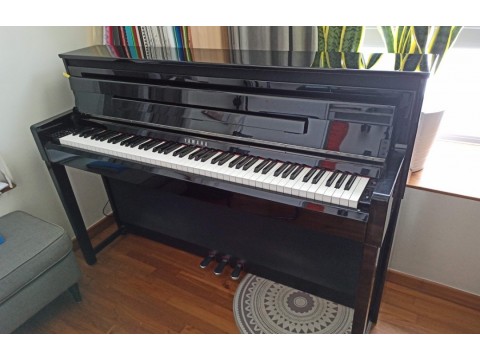 Review Piano điện Yamaha CLP-585 PE 