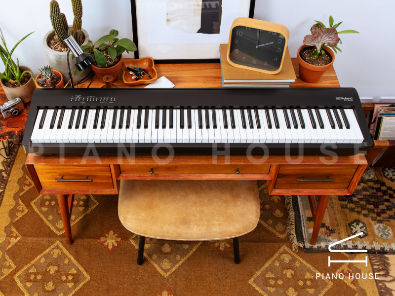 So sánh Roland RP-107 và Roland FP30X