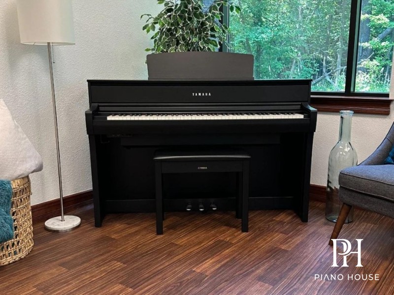 Review YAMAHA CLP-775 B