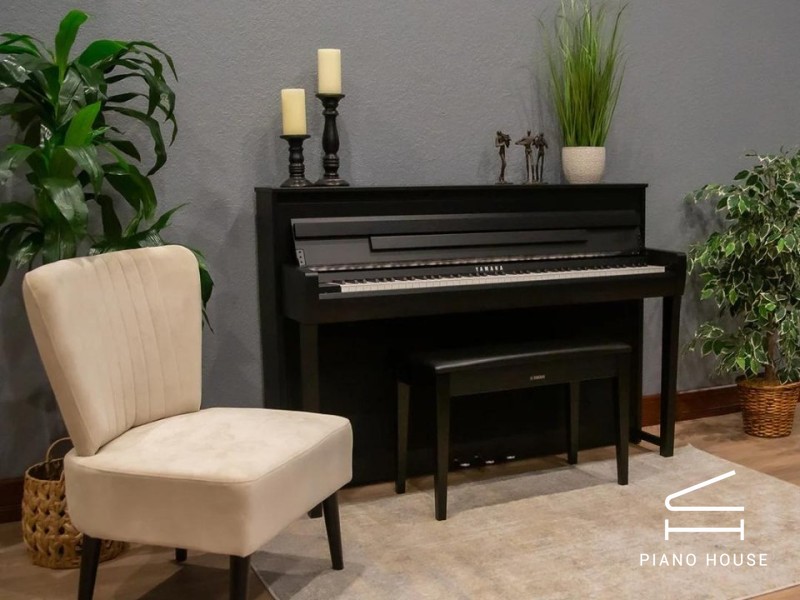 Review YAMAHA CLP-785 B