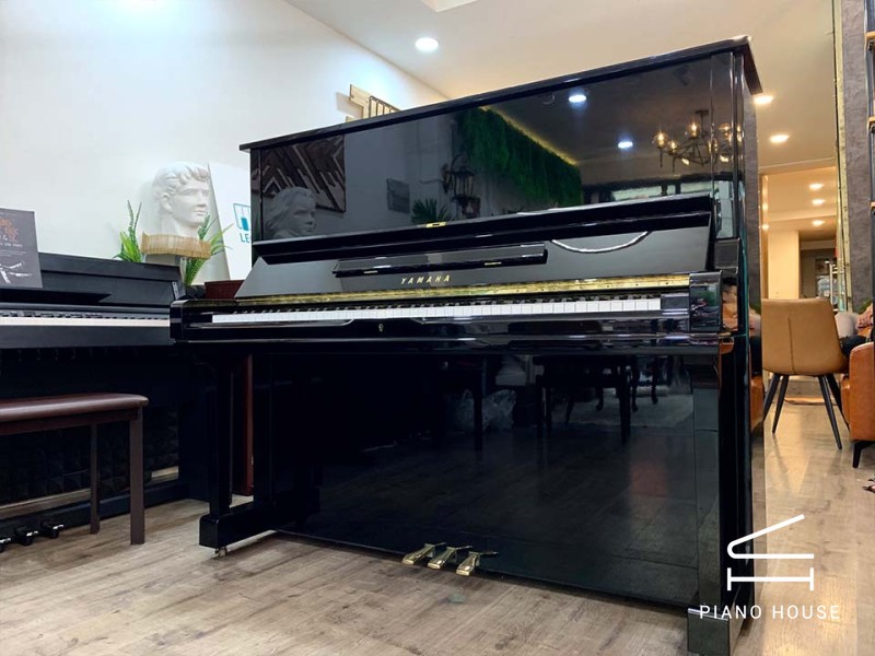Review YAMAHA U3M