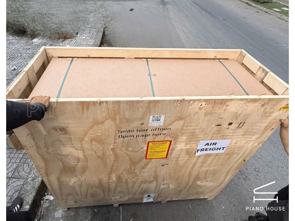 C.Bechstein Academy A160 (Black with Brass)