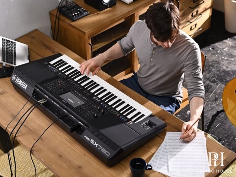 Yamaha PSR SX720