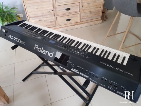 ROLAND RD-700SX