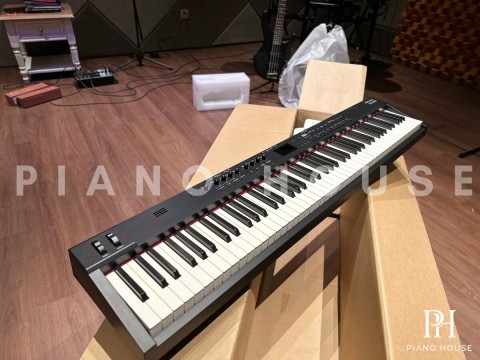 ROLAND RD-88 (USED)