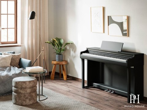 YAMAHA CLP-825 B