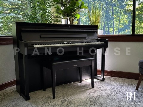 YAMAHA CLP-885 B