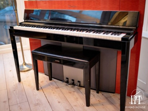 YAMAHA CLP F01 Red