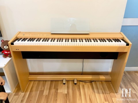 Roland F-100c