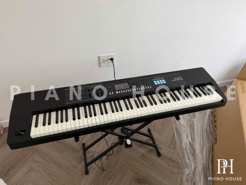 ROLAND JUNO-D8