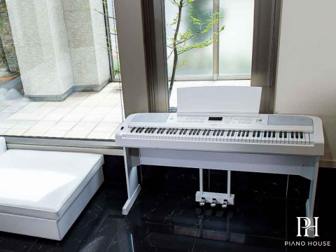 YAMAHA DGX-670 WH