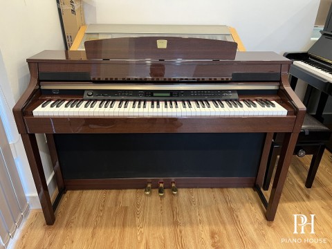 YAMAHA CLP-380 M