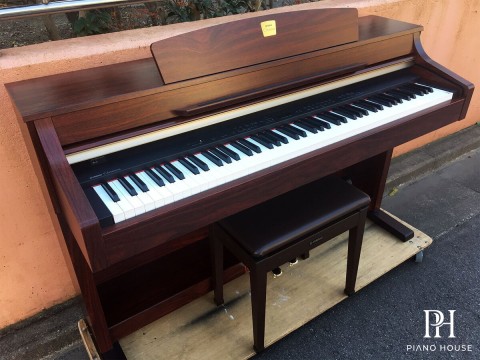 YAMAHA CLP-330 M
