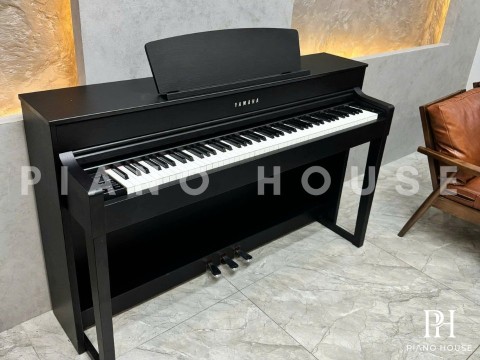 YAMAHA CLP-545 B