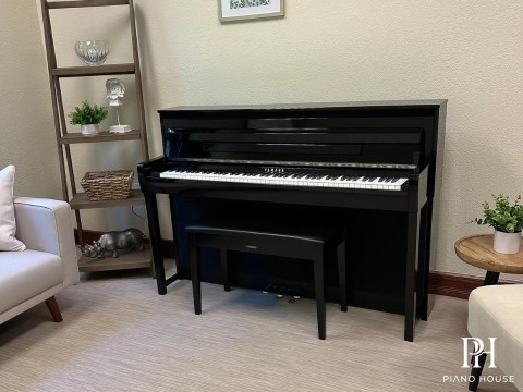 YAMAHA CLP-785 PE