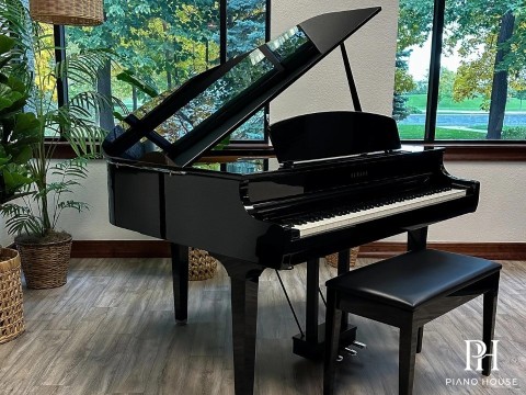 YAMAHA CLP-795 GP PE