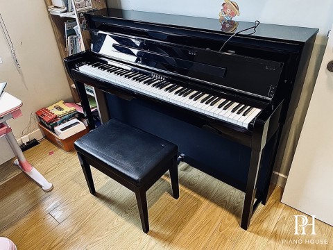 YAMAHA CLP-685 PE
