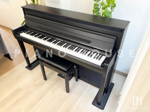 YAMAHA CLP-685 B