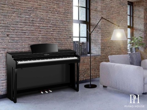 YAMAHA CLP-725 PE