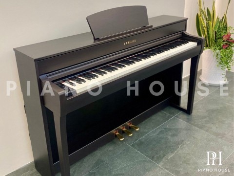 YAMAHA CLP-735 R (USED)