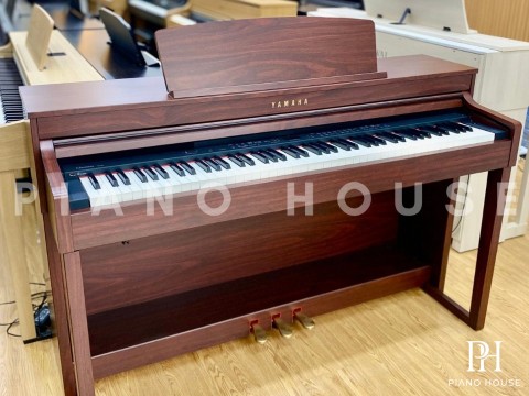 YAMAHA CLP-440 M