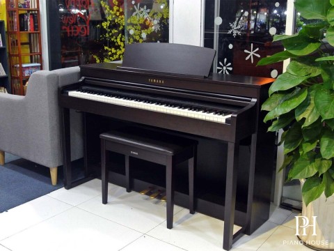 YAMAHA CLP-470 R