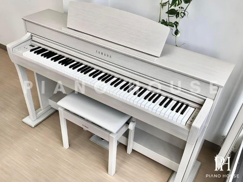 YAMAHA CLP-745 WA (USED)