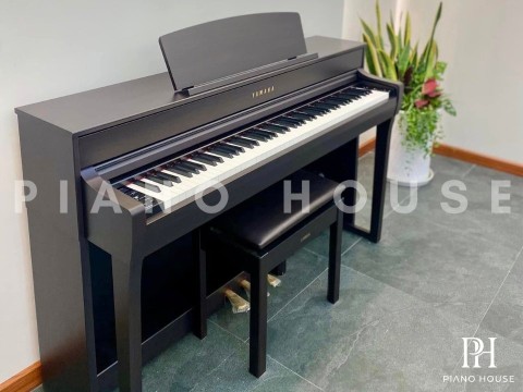 YAMAHA CLP-745 R (USED)