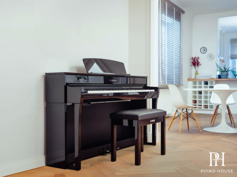 YAMAHA CLP-735 PE