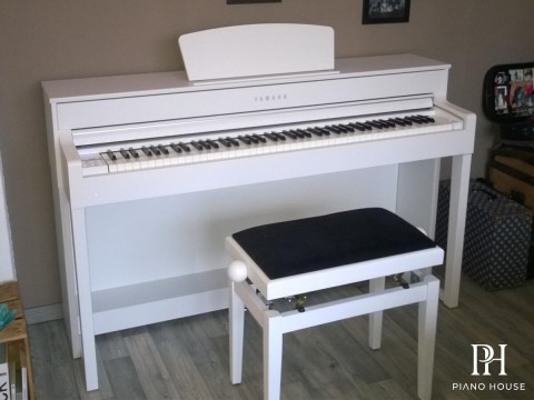 YAMAHA CLP-535 WH