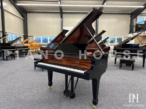 STEINWAY MODEL O-180 (Macassar & Polish Ebony)