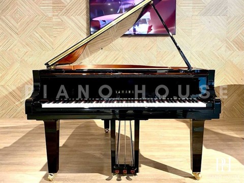 YAMAHA C3X
