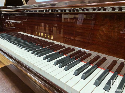 YAMAHA C3 MH