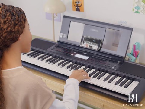 Yamaha PSR E383
