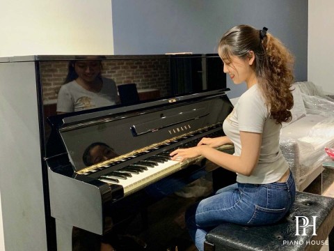 YAMAHA U1E