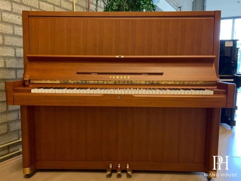 YAMAHA U7H