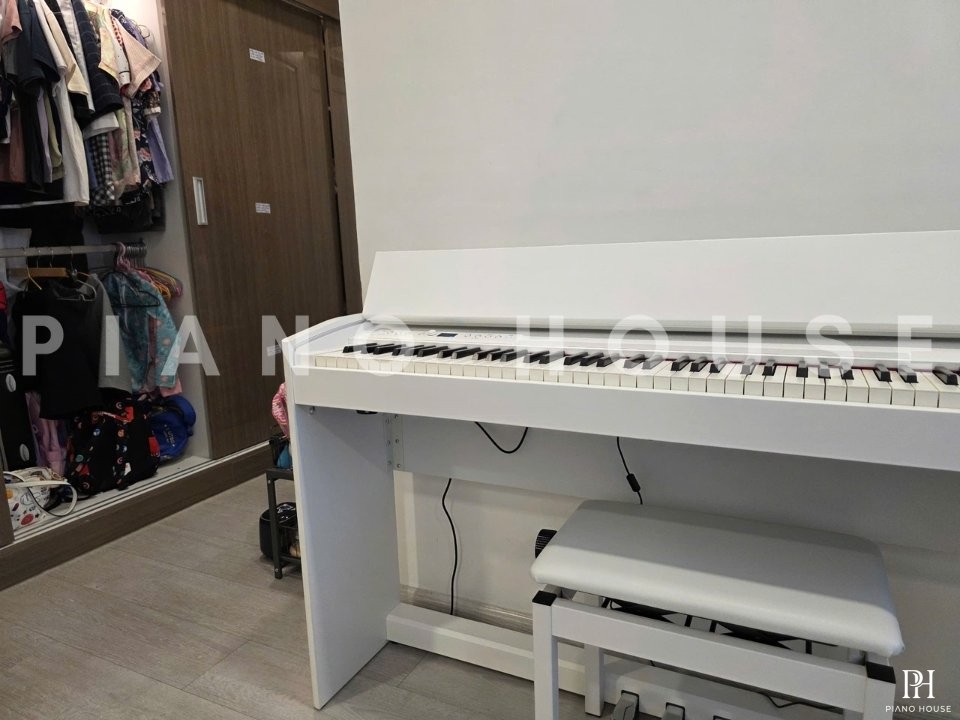 ROLAND F701 WH