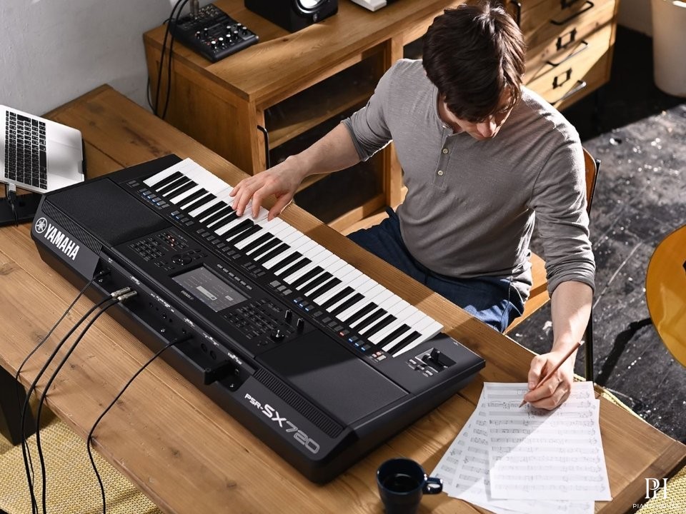 Yamaha PSR SX720