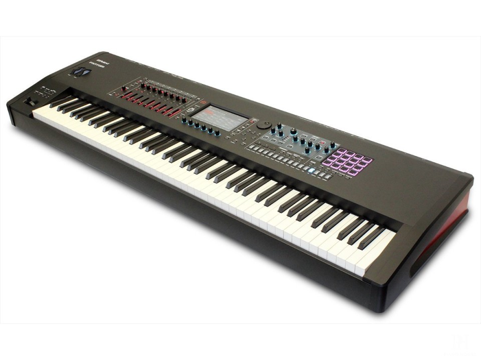 ROLAND FANTOM 8