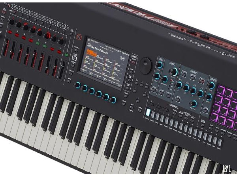 ROLAND FANTOM 8
